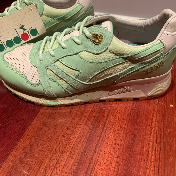 NEVER BEEN WORN DIADORA SNEAKERS!! 💚🤍 - Picture 3 of 3